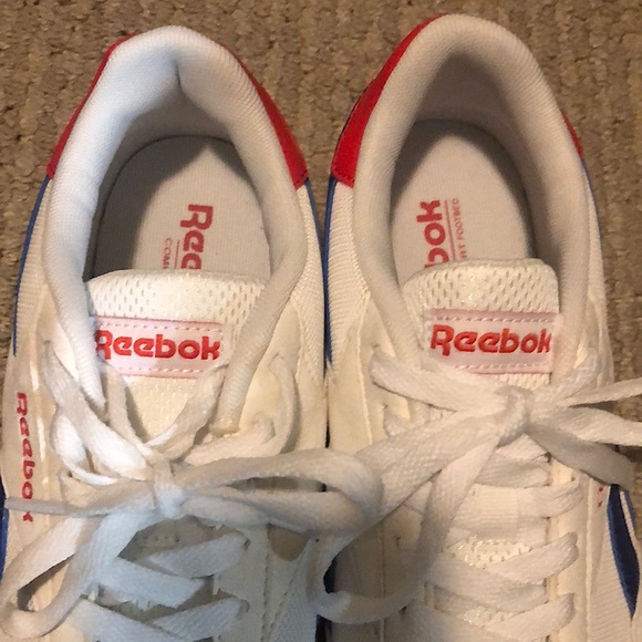 Women’s Reebok Classic Lace-Up Sneakers-Jogger style
EUC Style Size 7 1/2 No box - Picture 6 of 6